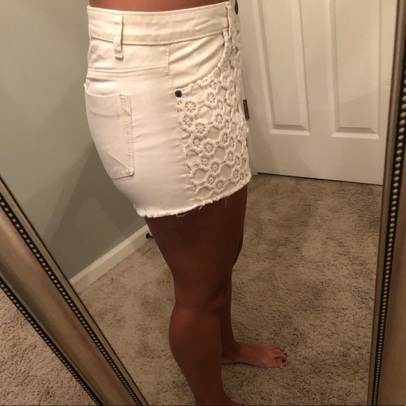 cream crochet high rise shorts - Picture 2 of 5